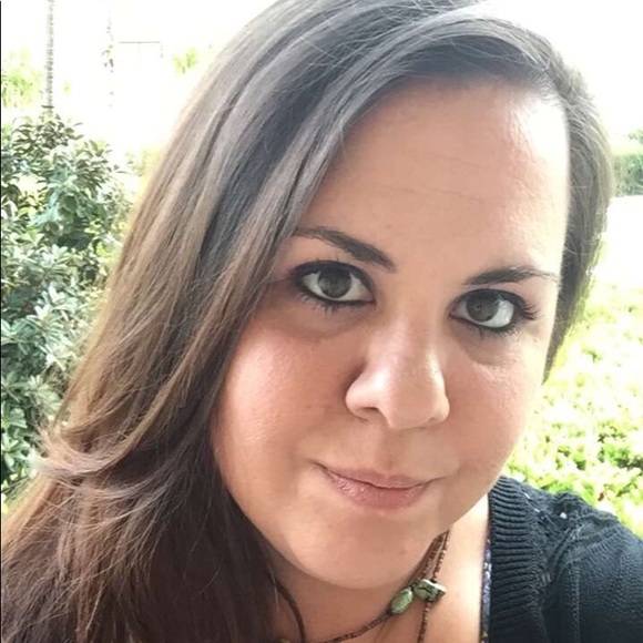 Meet your Posher, Nicole - Picture 1 of 1